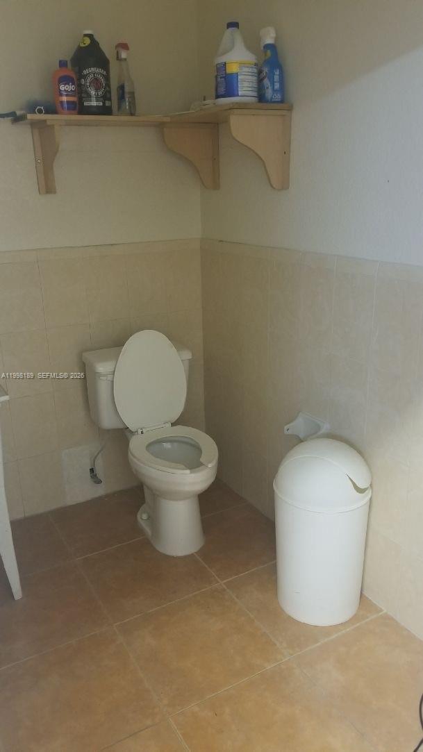 1701 W 37th St 15 Property Photo 8