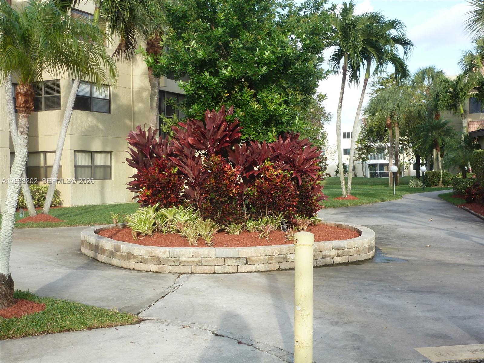 220 Lakeview Dr 301 Property Photo 2