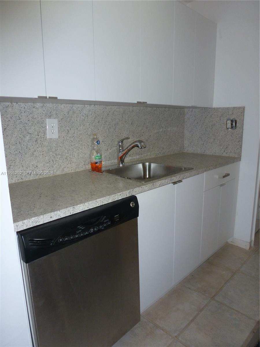 220 Lakeview Dr 301 Property Photo 4