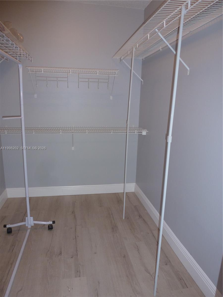 220 Lakeview Dr 301 Property Photo 6