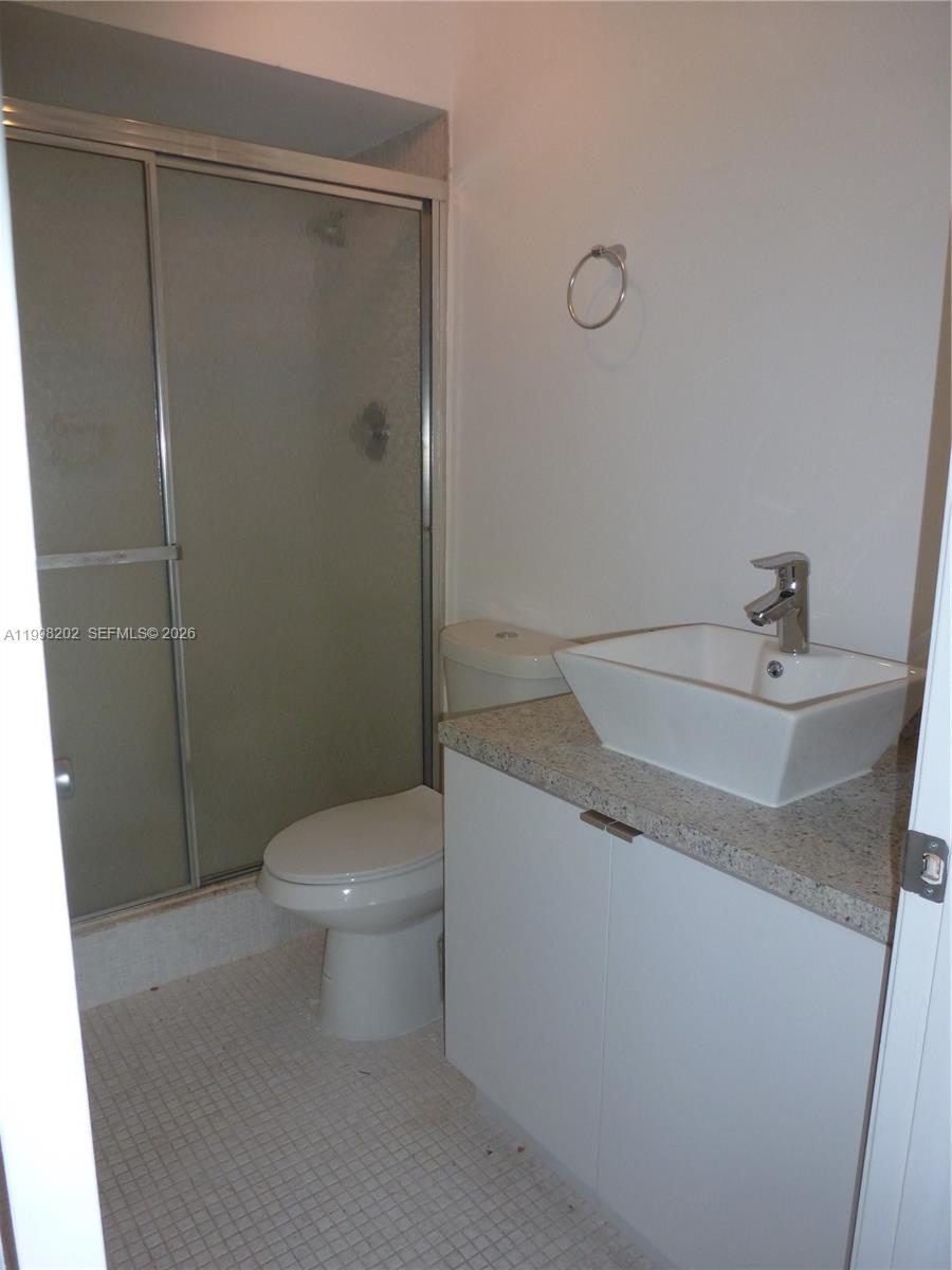 220 Lakeview Dr 301 Property Photo 7