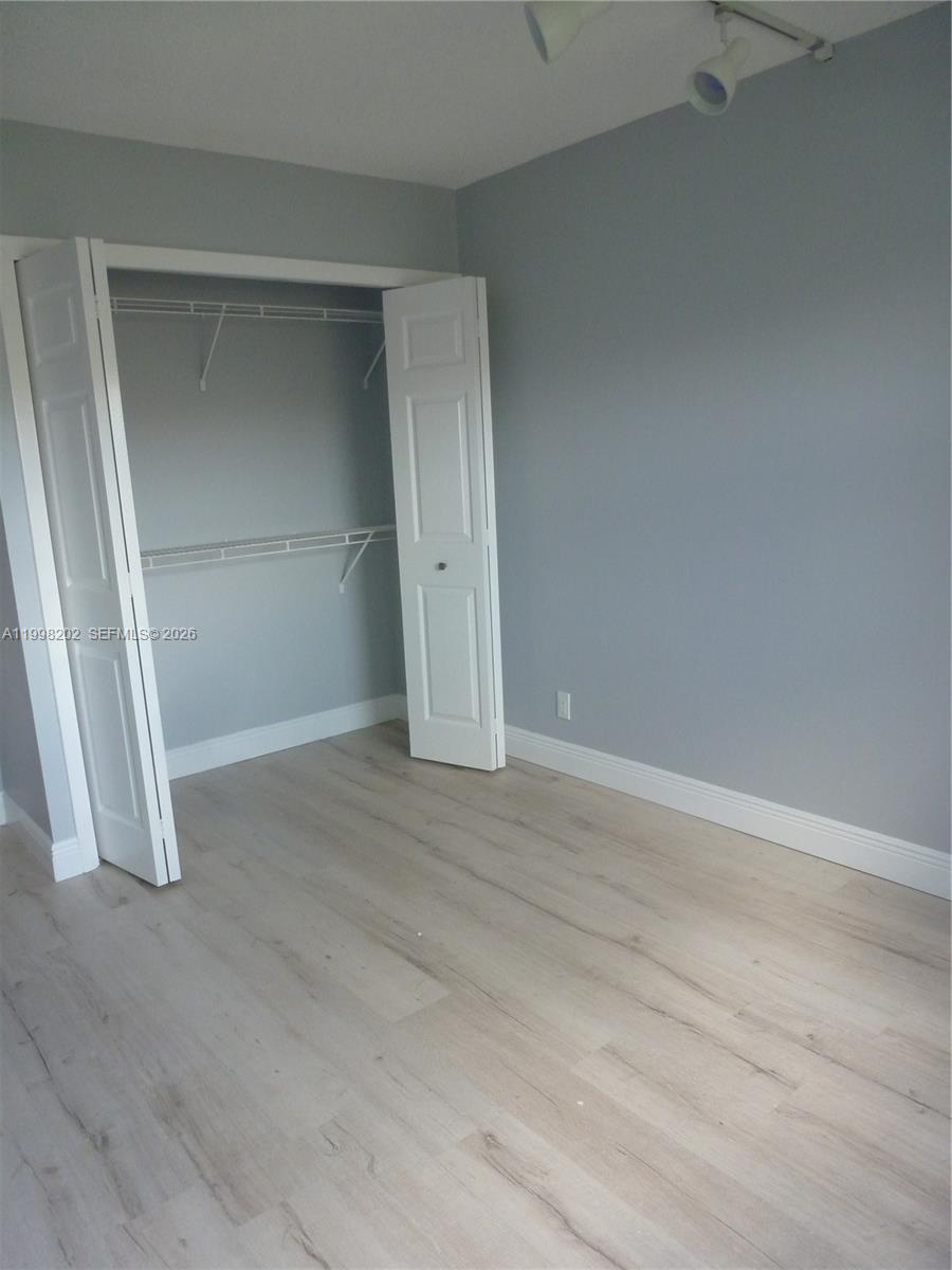 220 Lakeview Dr 301 Property Photo 9