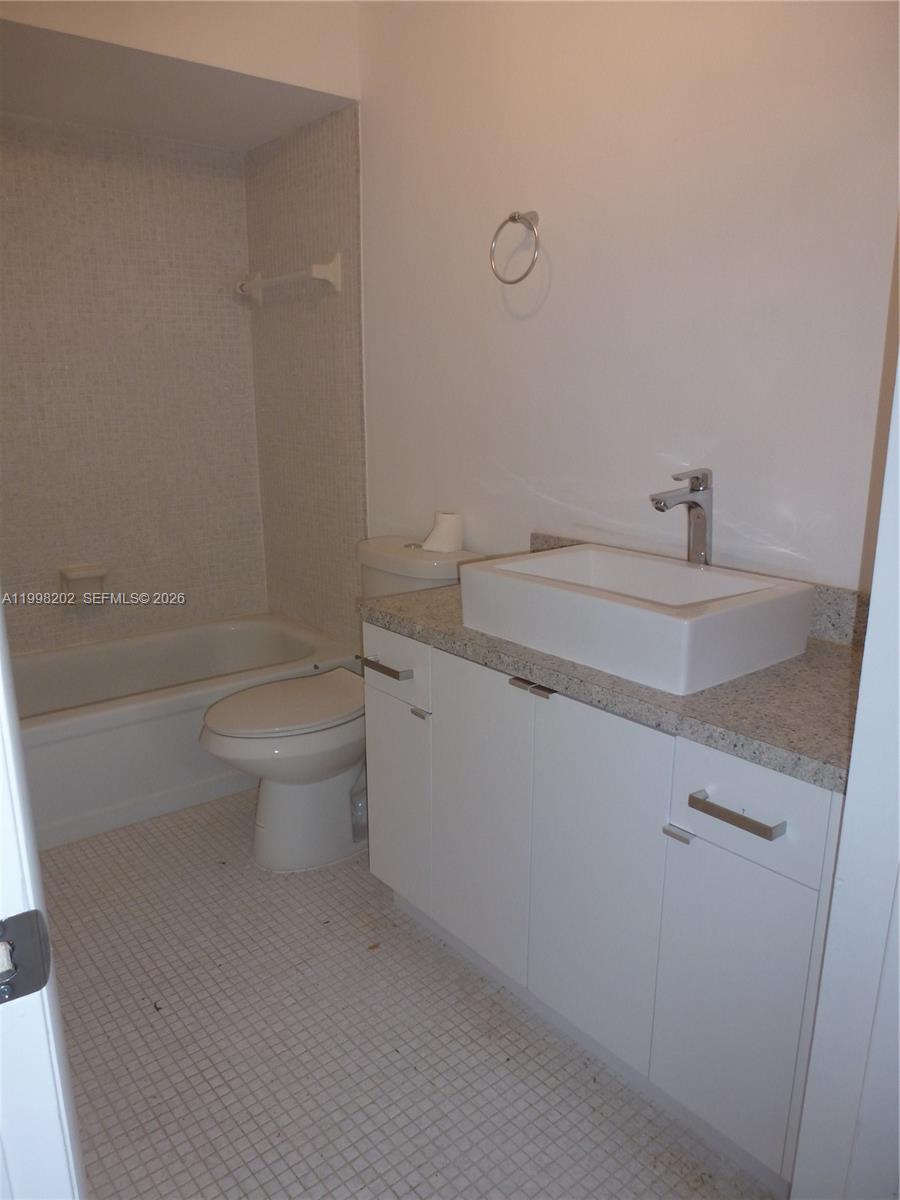 220 Lakeview Dr 301 Property Photo 10