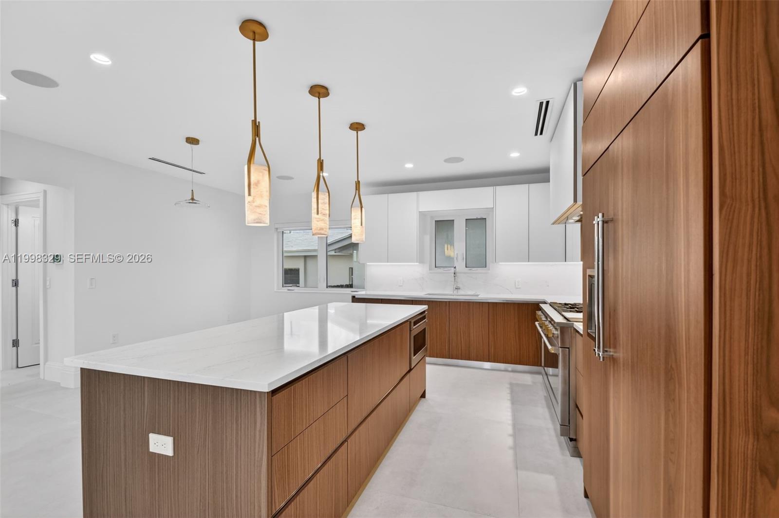 1017 S Palmway Property Photo 8