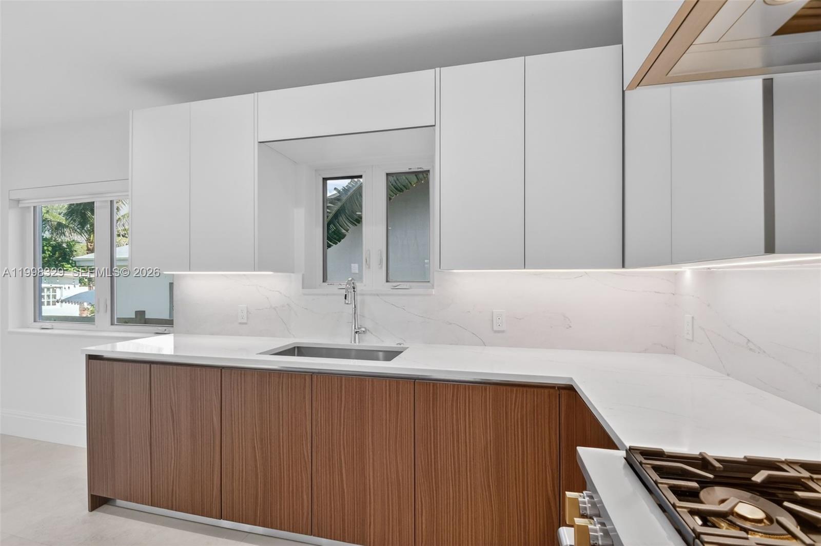 1017 S Palmway Property Photo 11