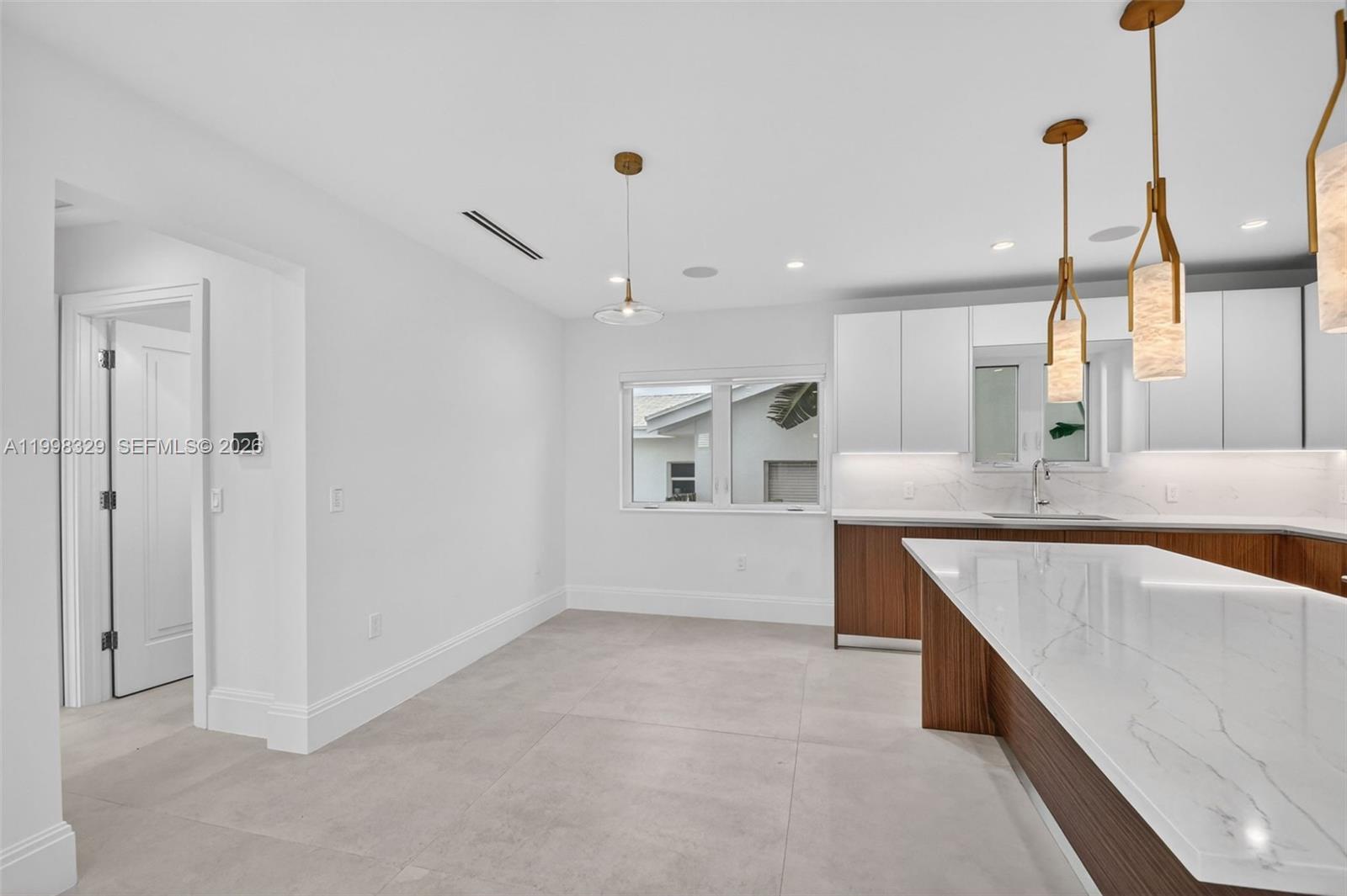 1017 S Palmway Property Photo 12