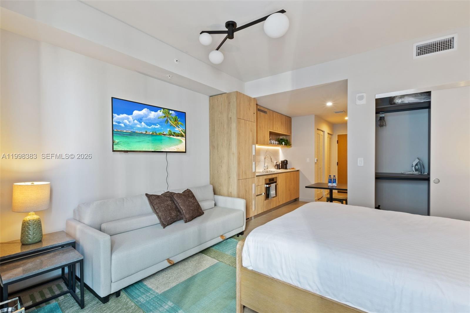 11 NE 6 2108 Property Photo 1