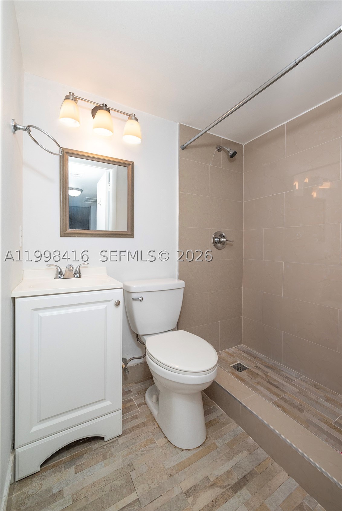 671 Ne 195th St 114e Property Photo 12
