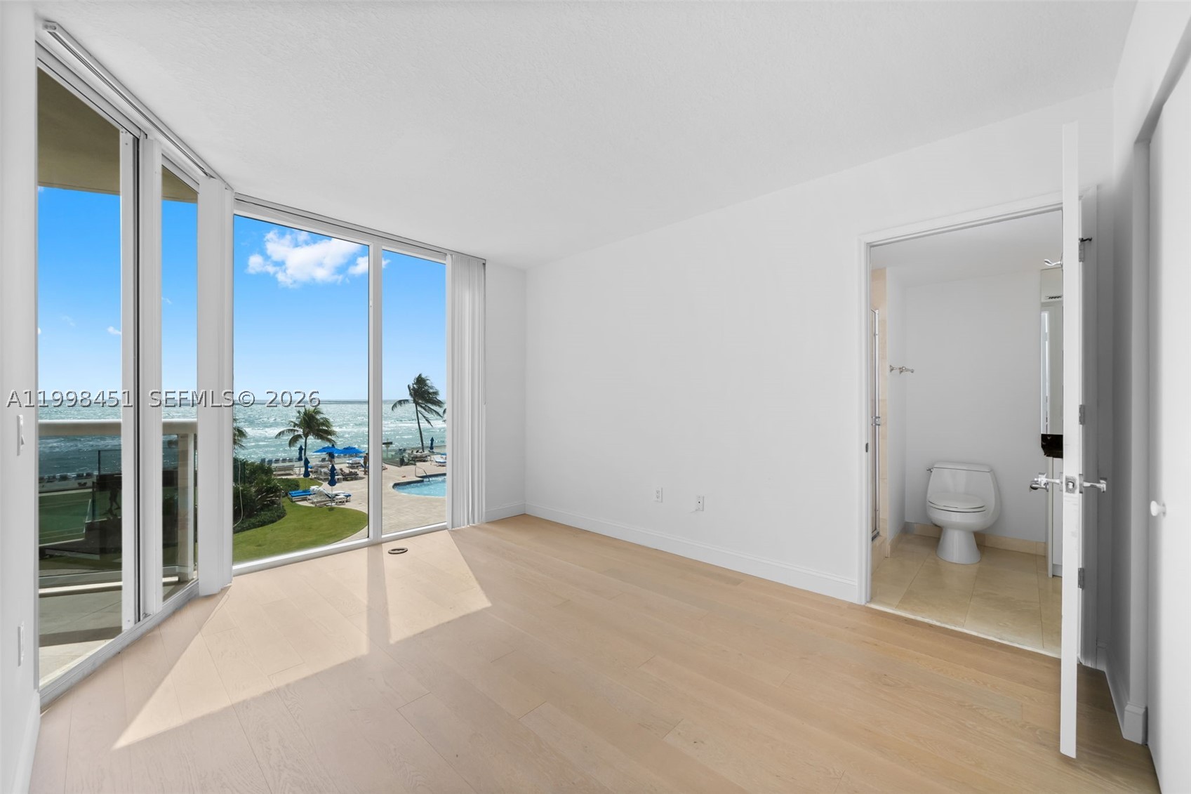 17555 Collins Ave 406 Property Photo 7