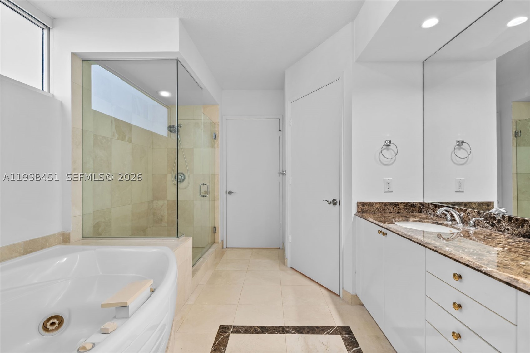 17555 Collins Ave 406 Property Photo 14