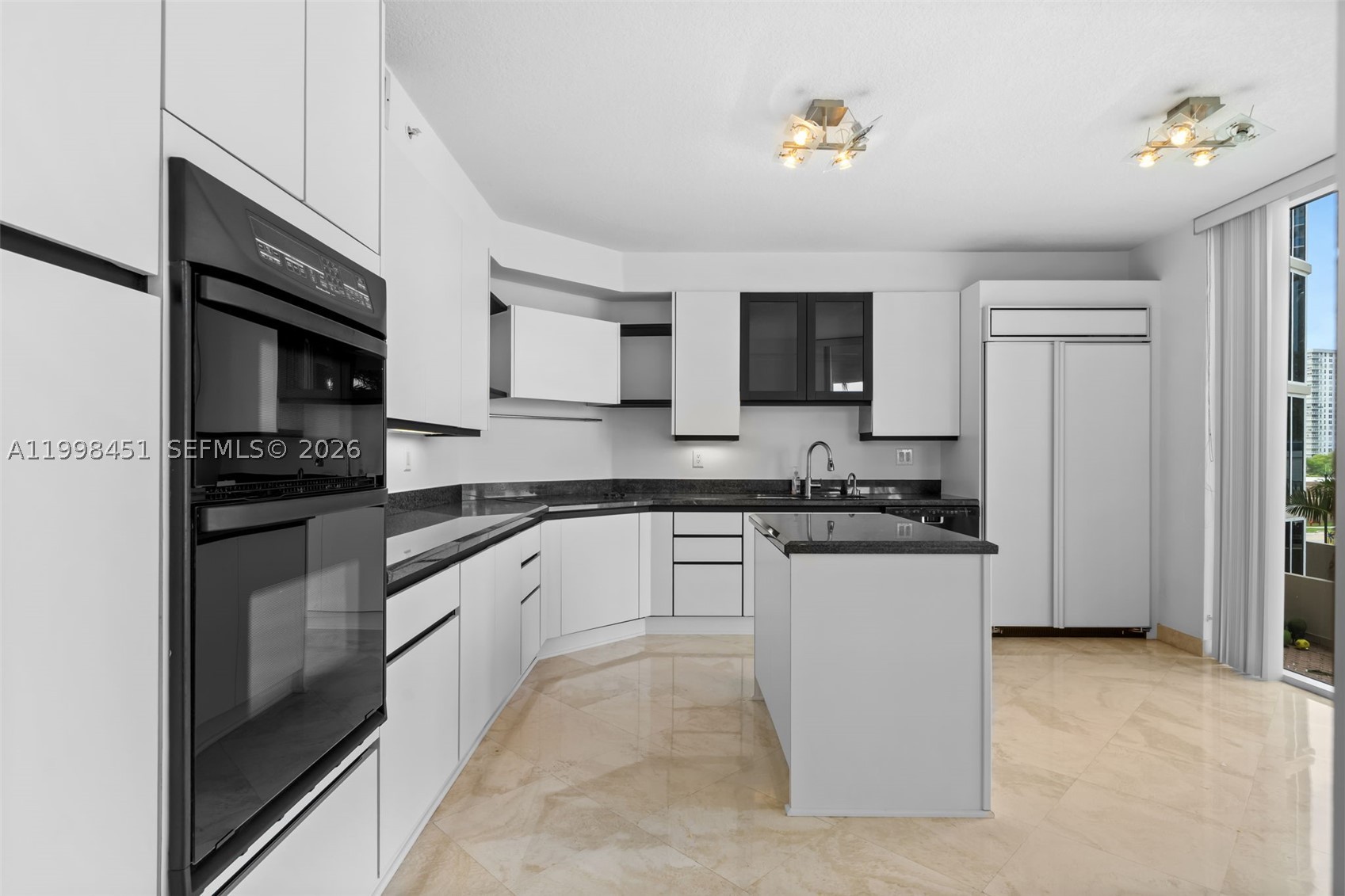 17555 Collins Ave 406 Property Photo 20