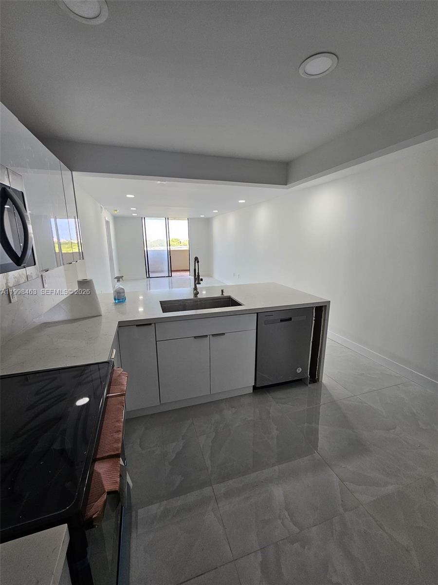7125 Bay Dr 506 Property Photo 5