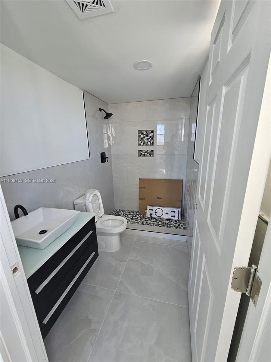 7125 Bay Dr 506 Property Photo 12