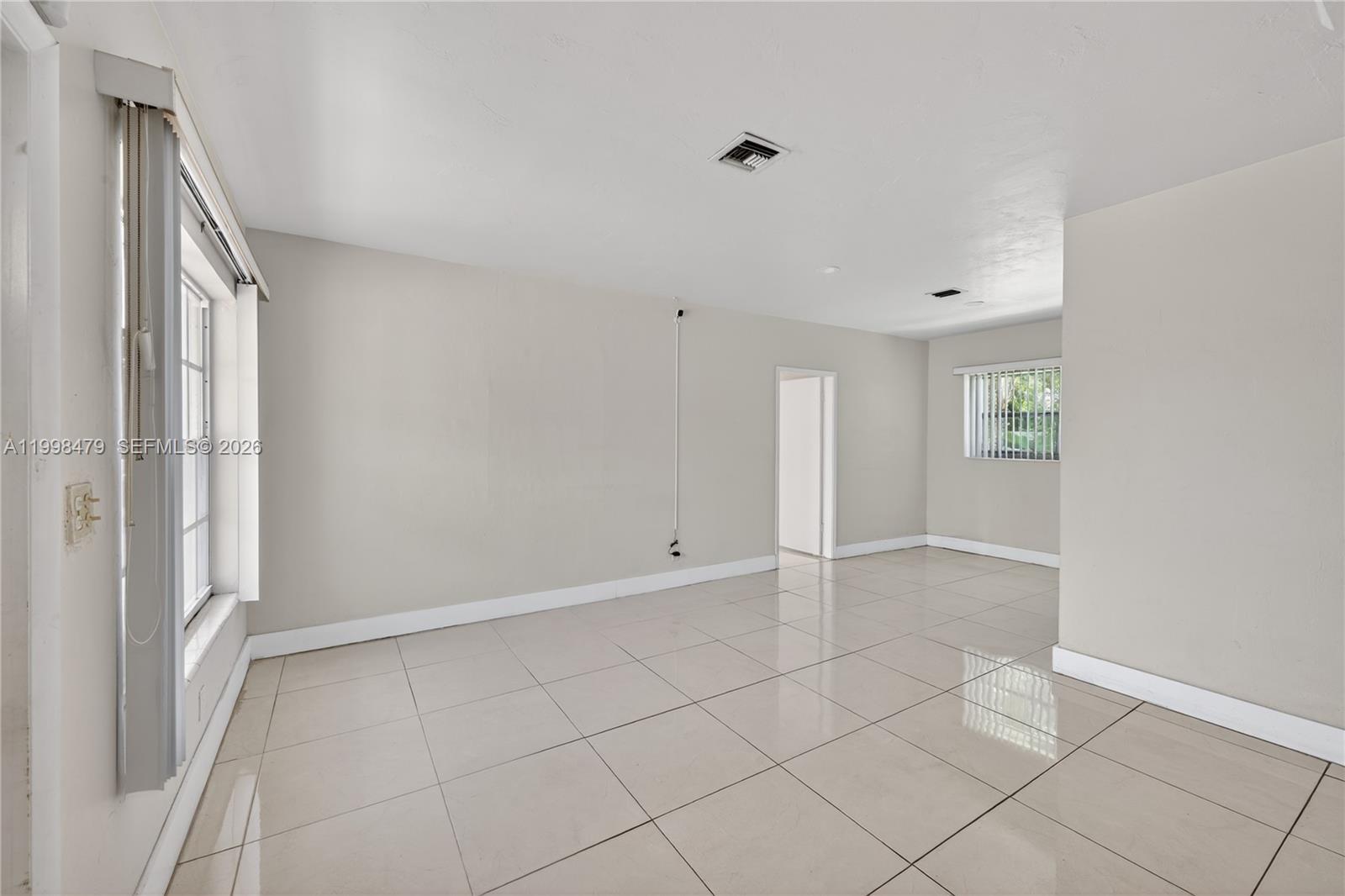 807 Sw 26th Ct Property Photo 6