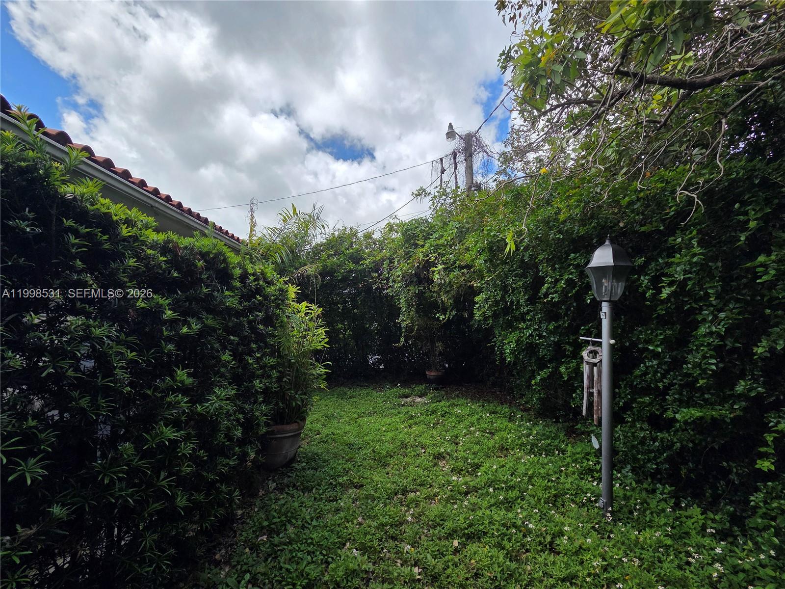 345 Malaga Ave Property Photo 11