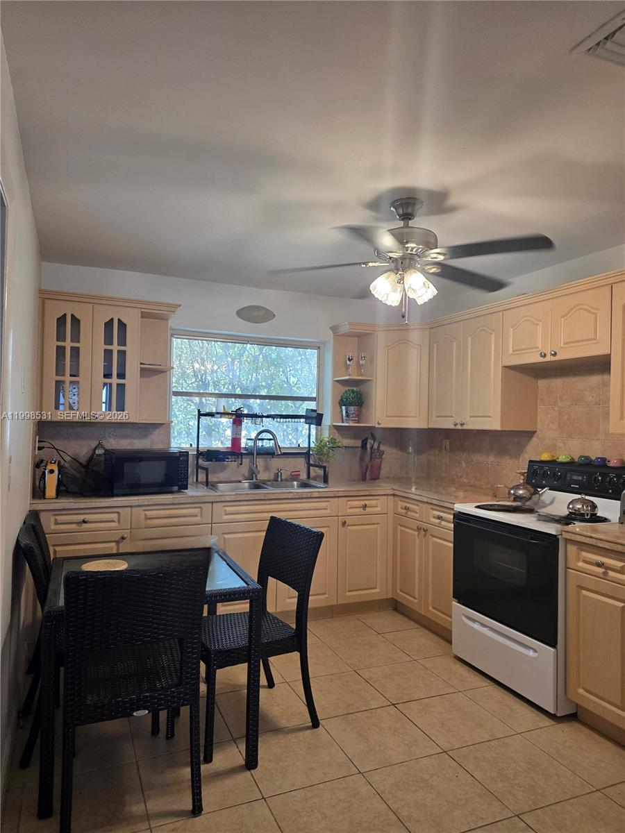 345 Malaga Ave Property Photo 16