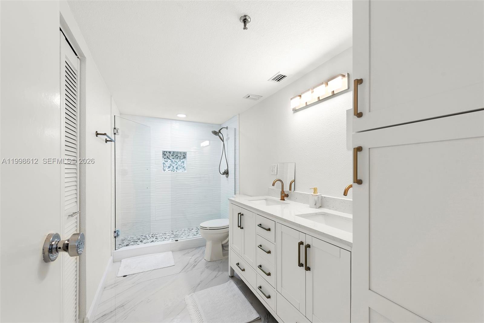 2401 Collins Ave 1007 Property Photo 5