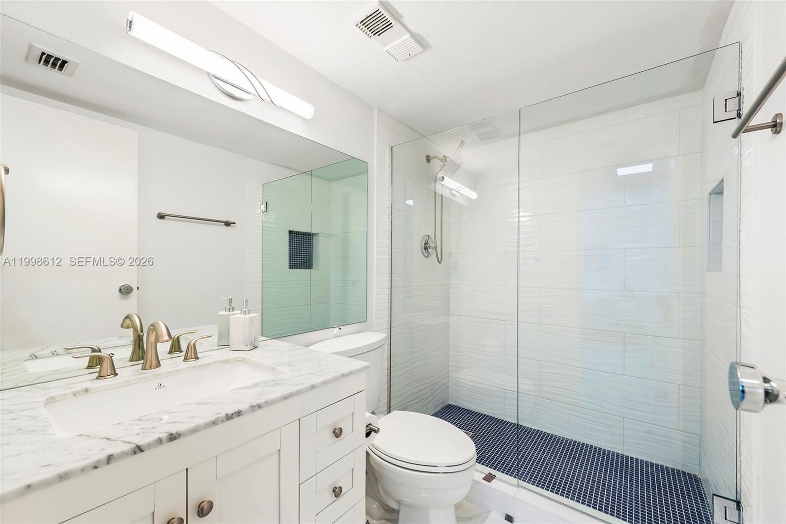 2401 Collins Ave 1007 Property Photo 13