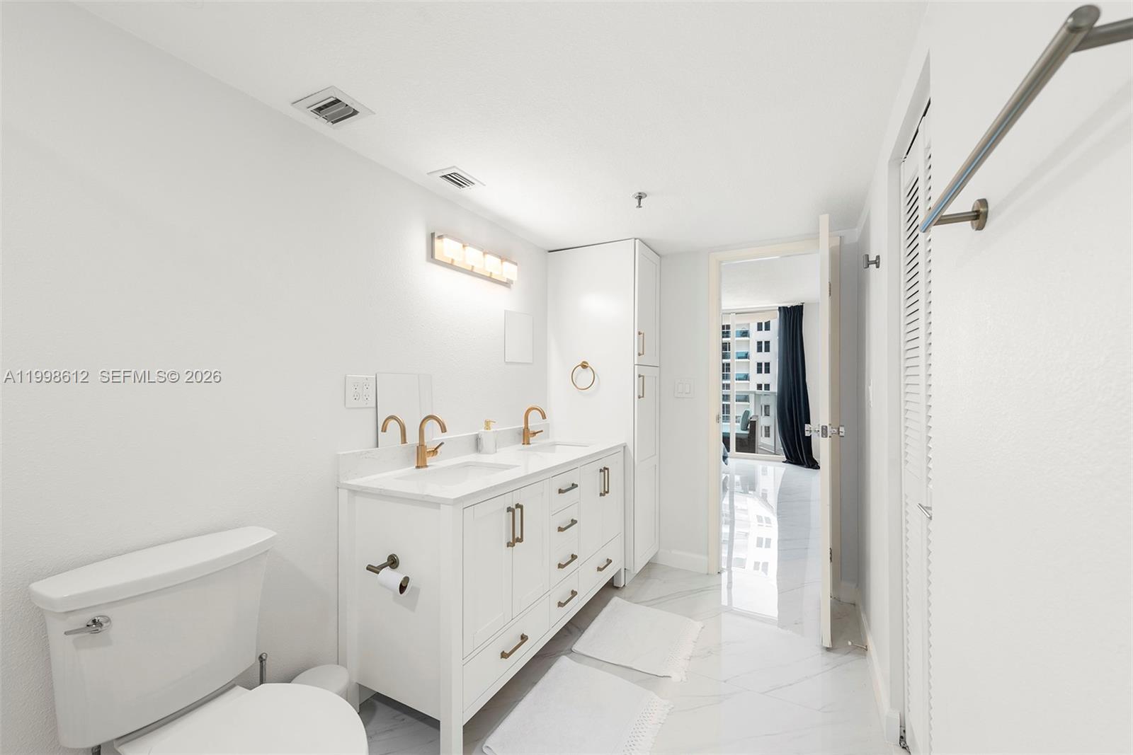 2401 Collins Ave 1007 Property Photo 16