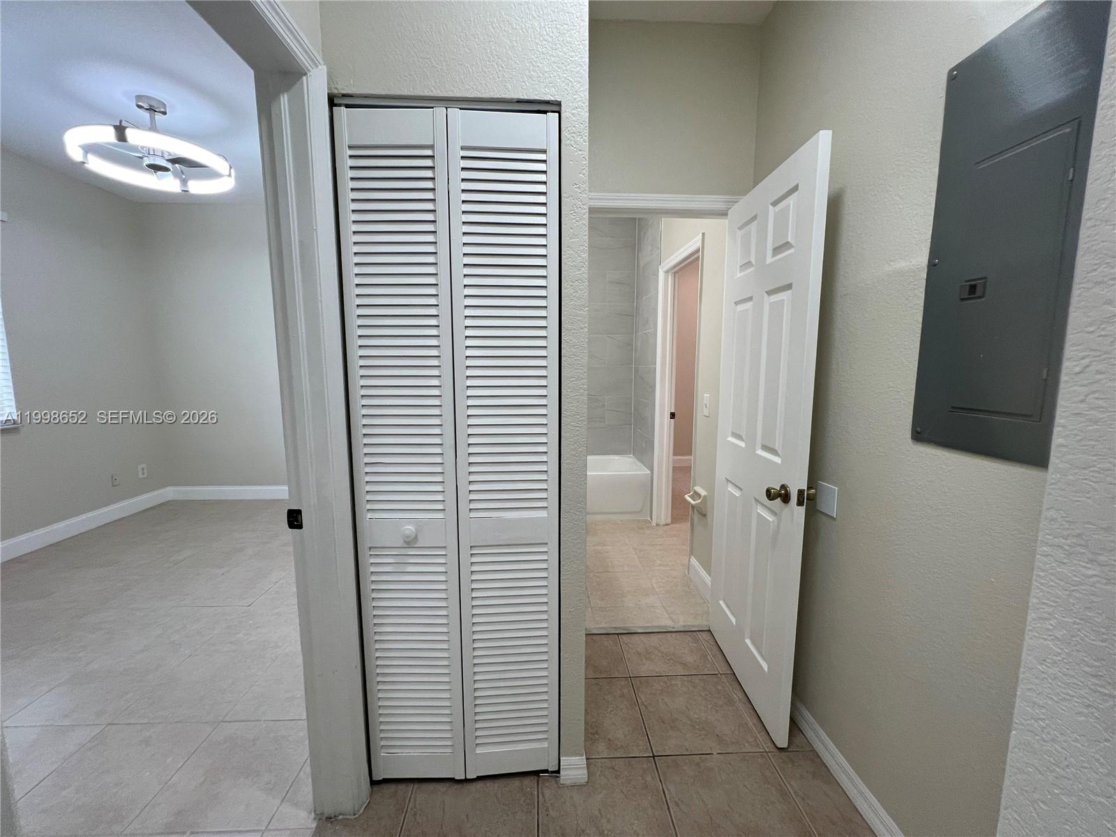 85 Sw 16 Av . Property Photo 6