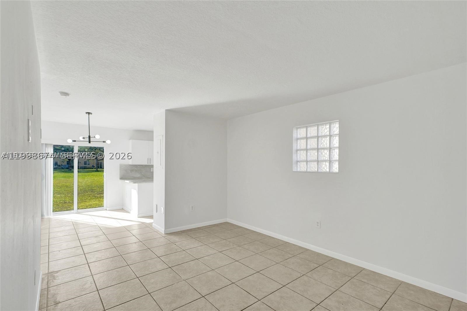 3398 Ne 9th Dr 104 Property Photo 3