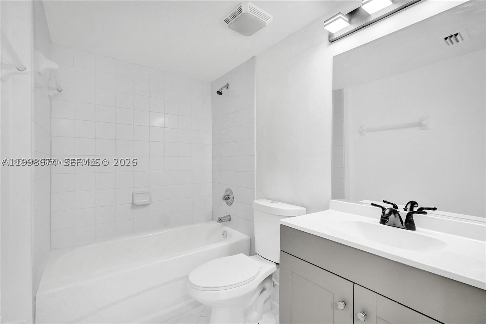 3398 Ne 9th Dr 104 Property Photo 14