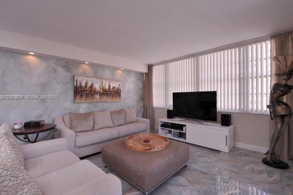 18041 Biscayne Blvd 1104 Property Photo 1