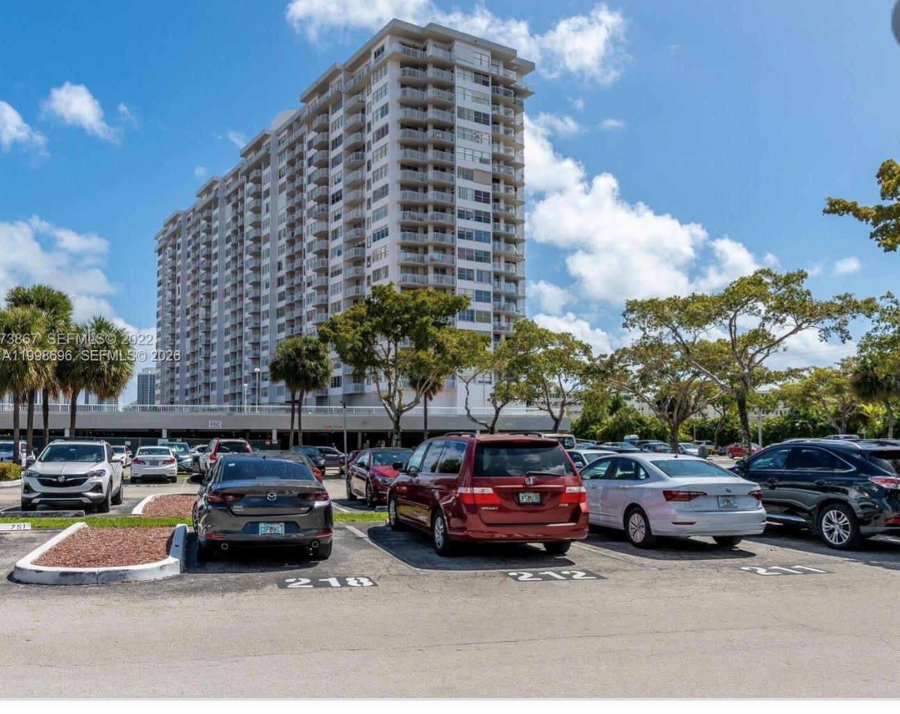 18041 Biscayne Blvd 1104 Property Photo 2