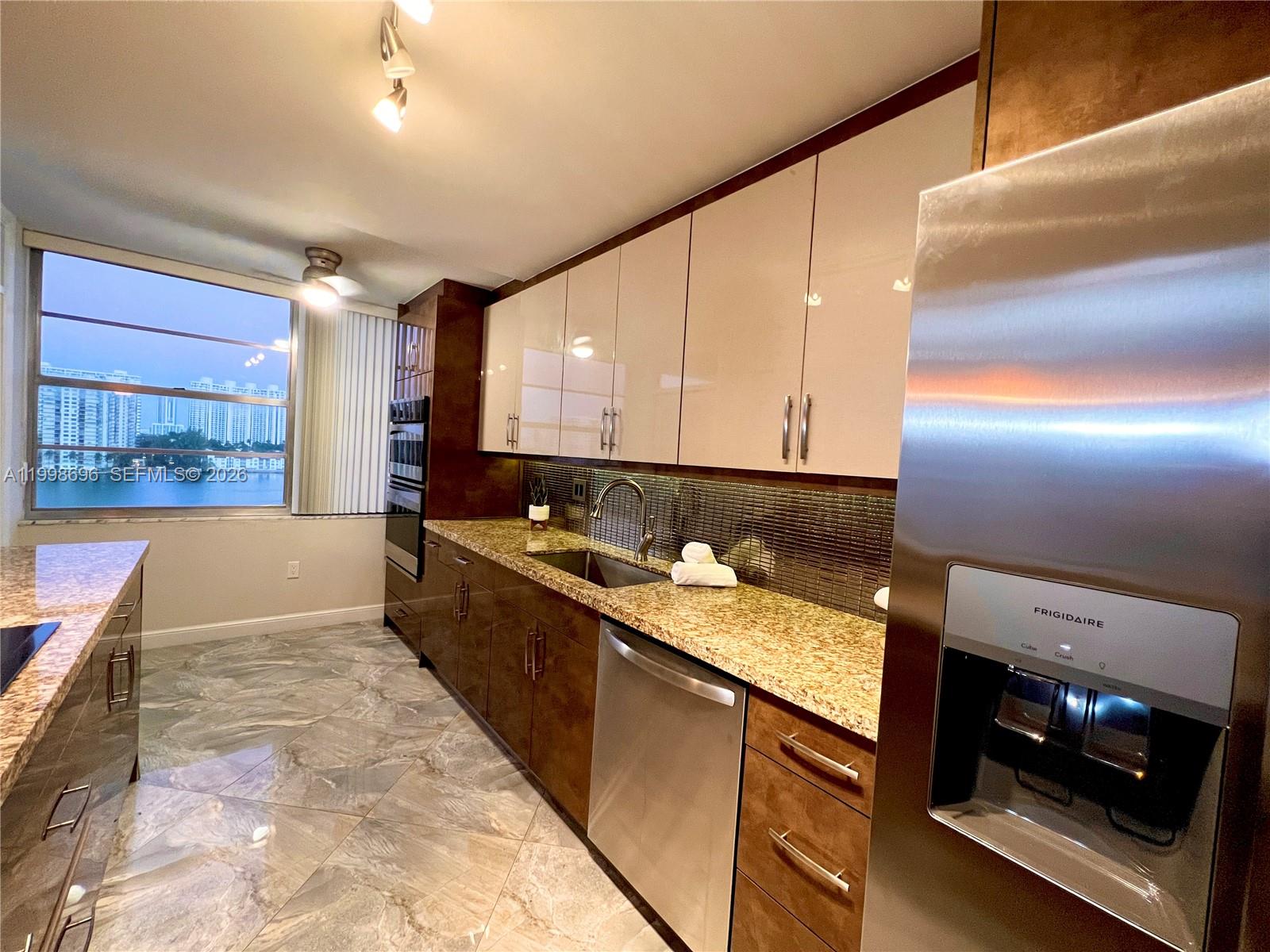 18041 Biscayne Blvd 1104 Property Photo 11