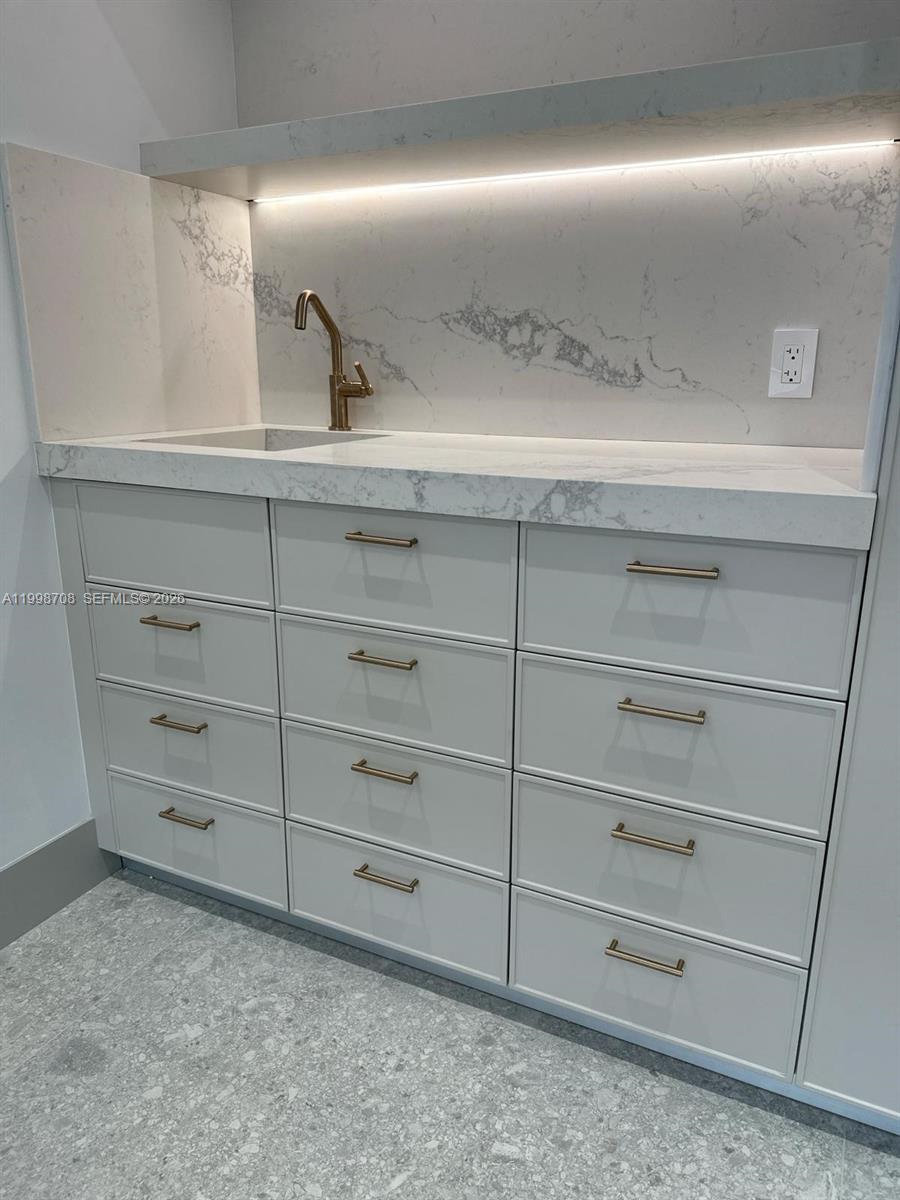 A11998708 Property Photo 11