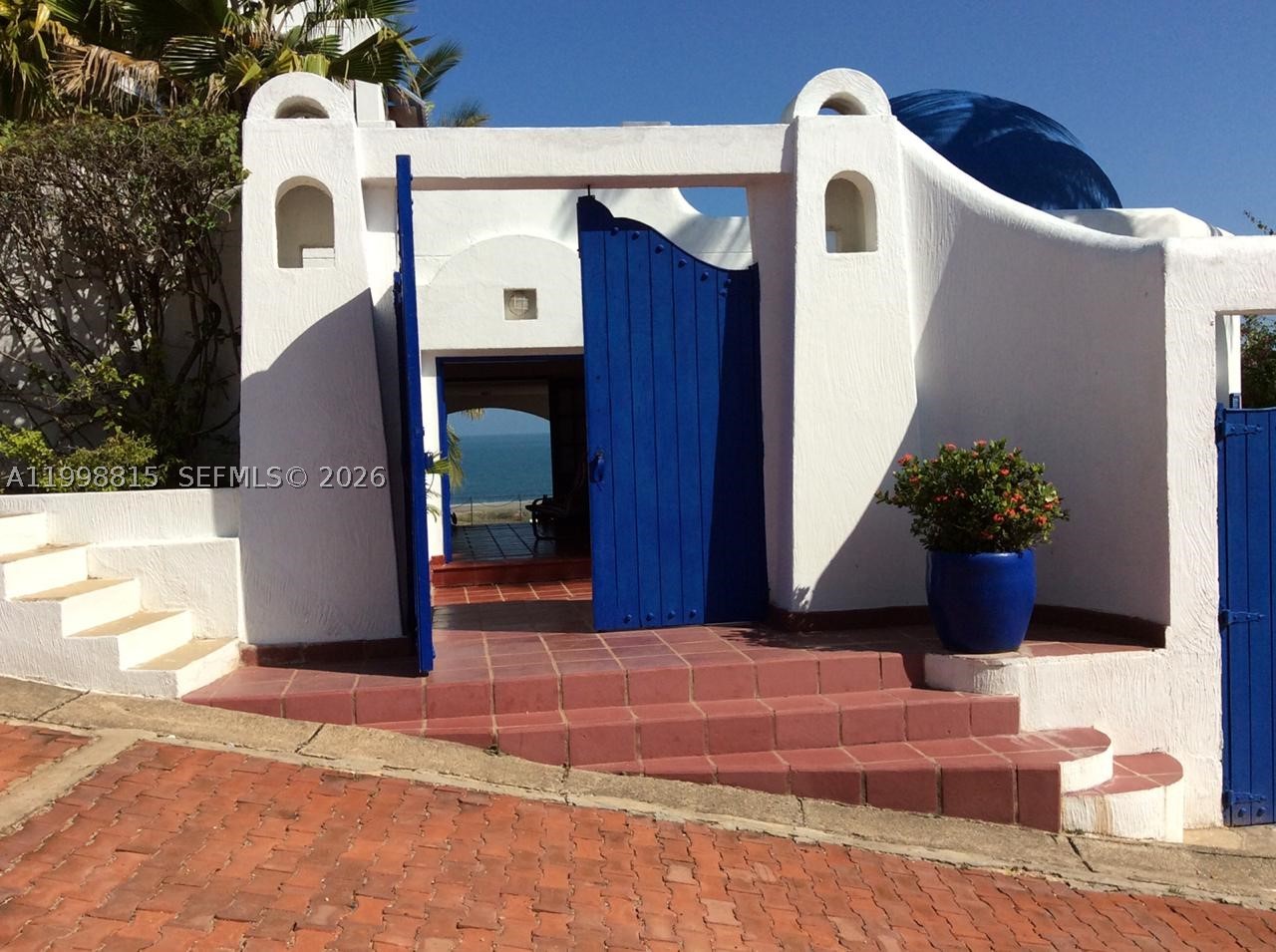 A11998815 Property Photo 2