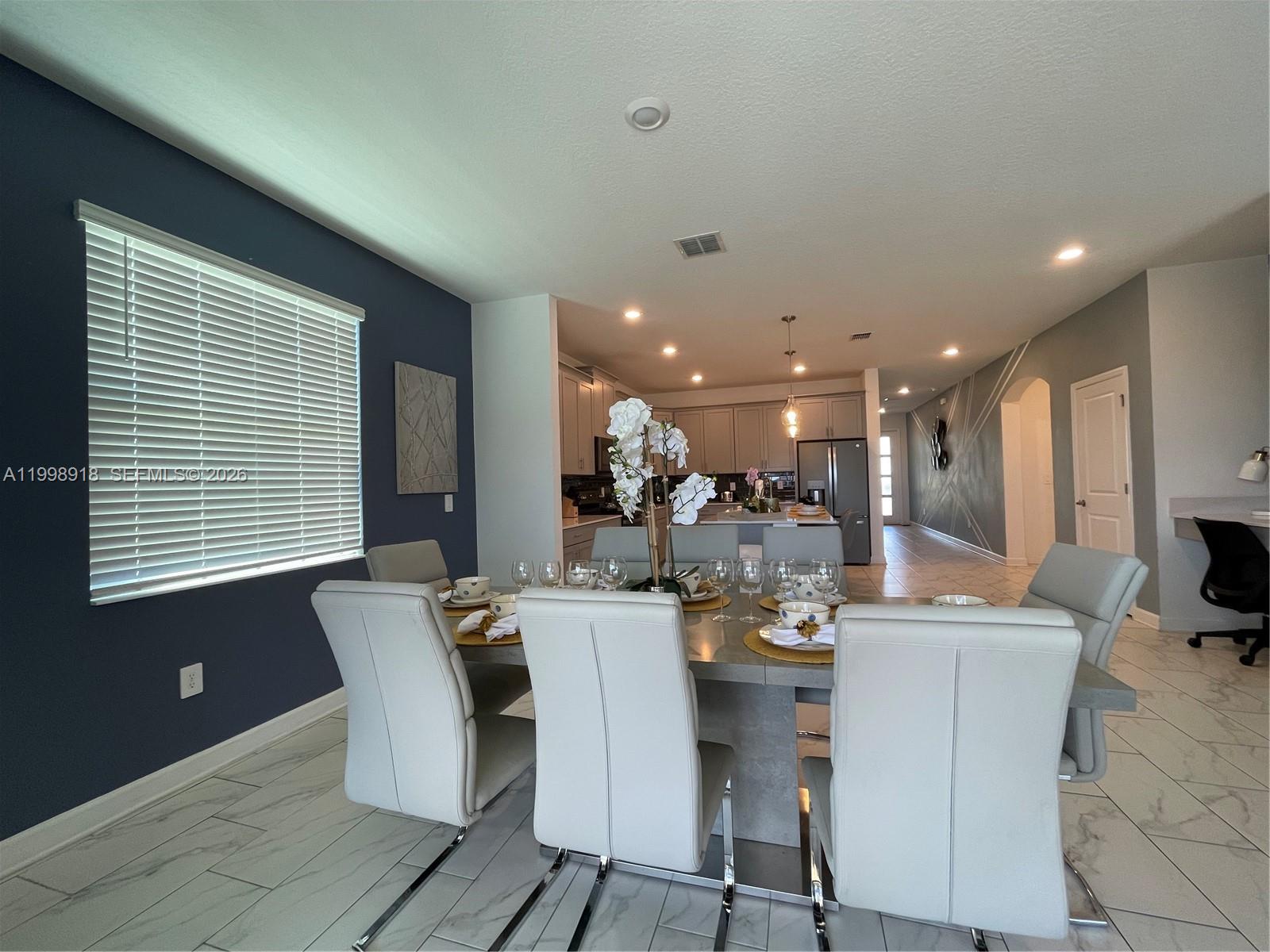A11998918 Property Photo 9