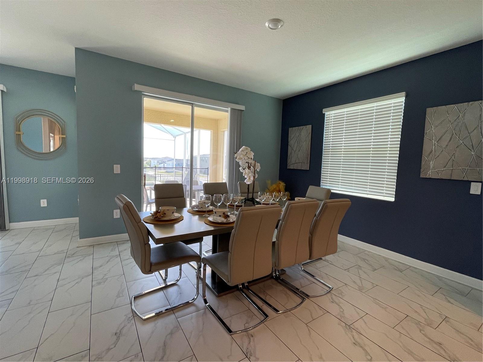 A11998918 Property Photo 11
