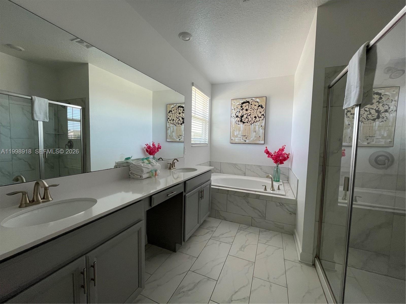 A11998918 Property Photo 28