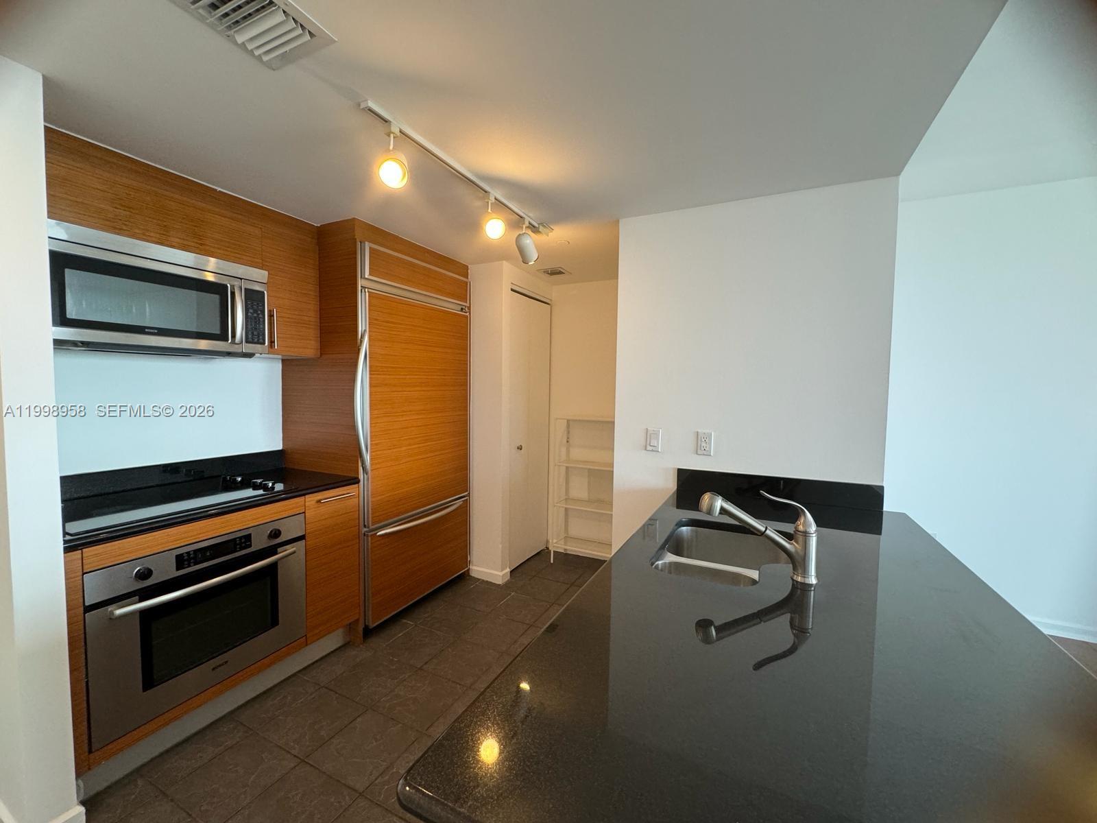 50 Biscayne Blvd 3807 Property Photo 6