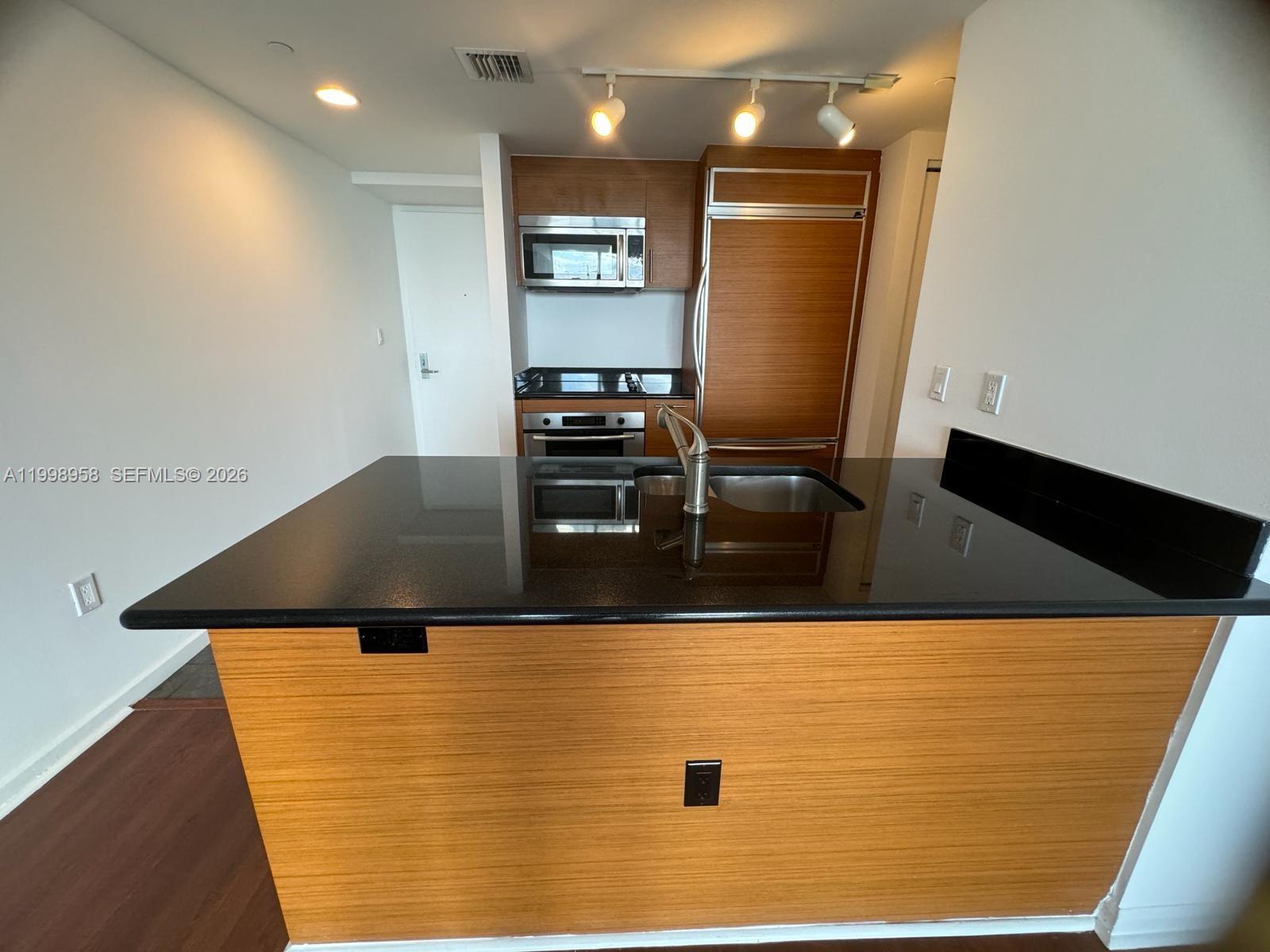 50 Biscayne Blvd 3807 Property Photo 8