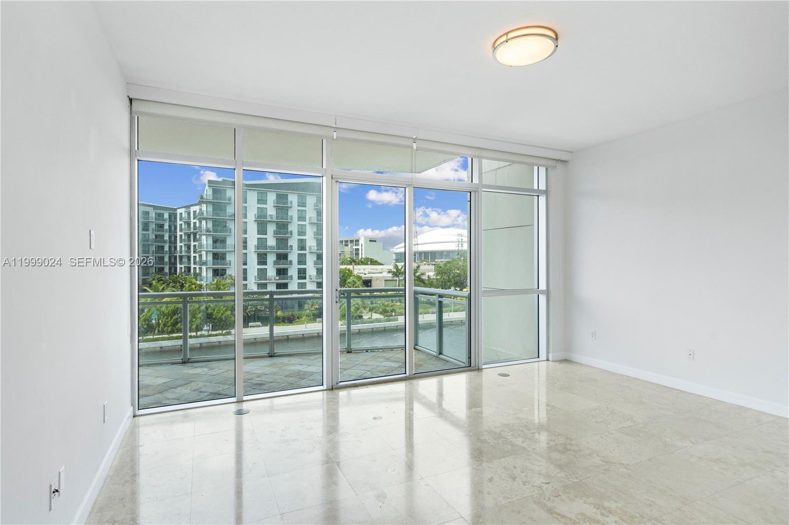 1090 Nw N River Dr 402 Property Photo 6