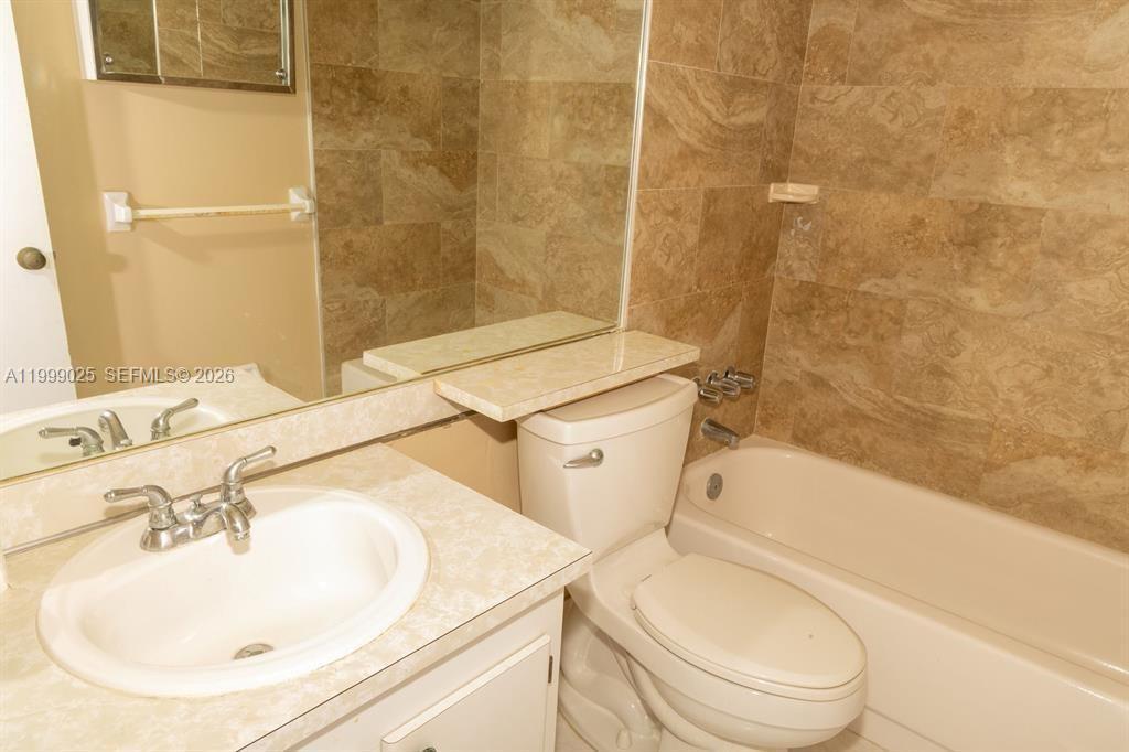 8842 W Mcnab Rd 302 Property Photo 9
