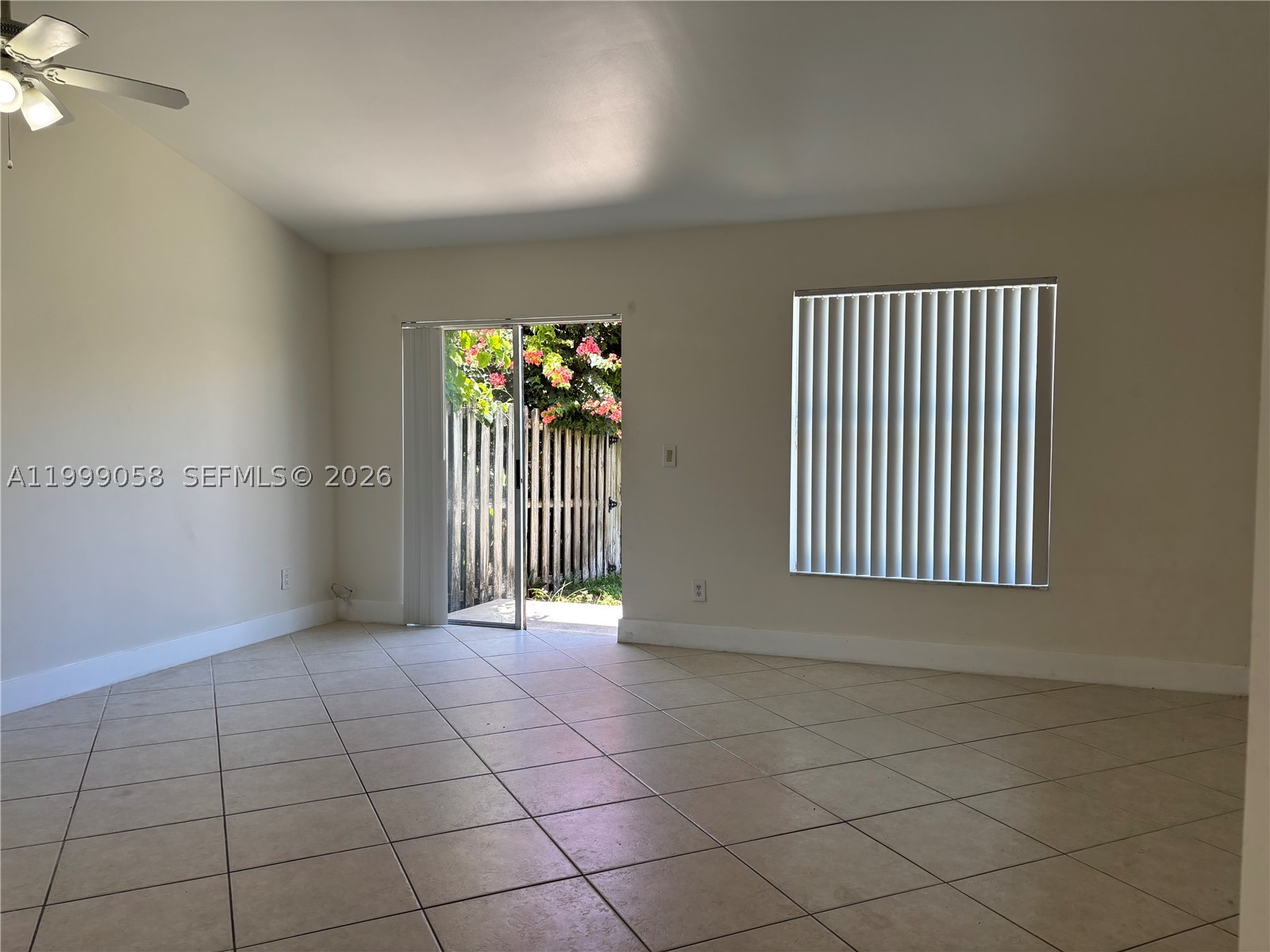 219 Se 8th St 601 Property Photo 6