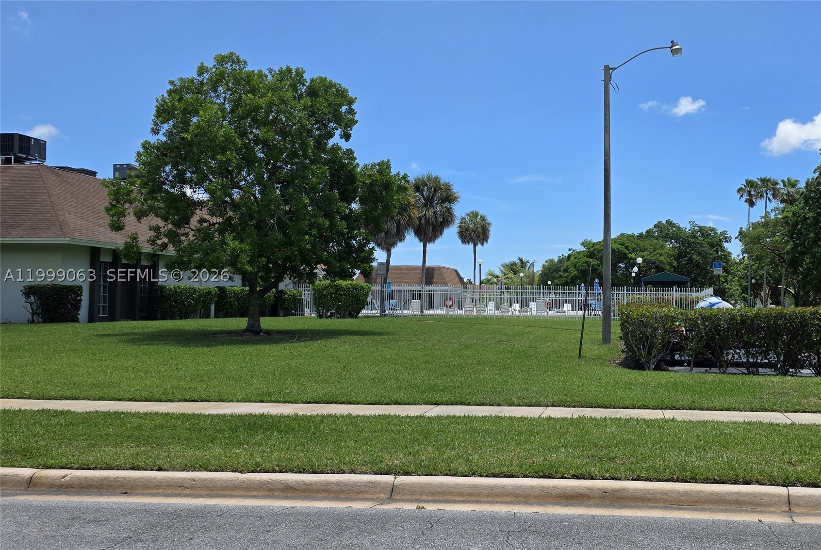 A11999063 Property Photo 23