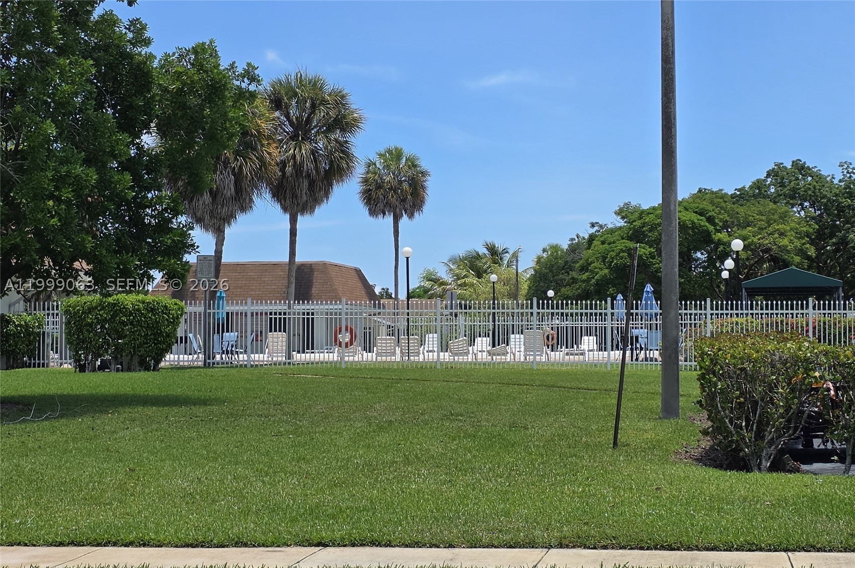 A11999063 Property Photo 24
