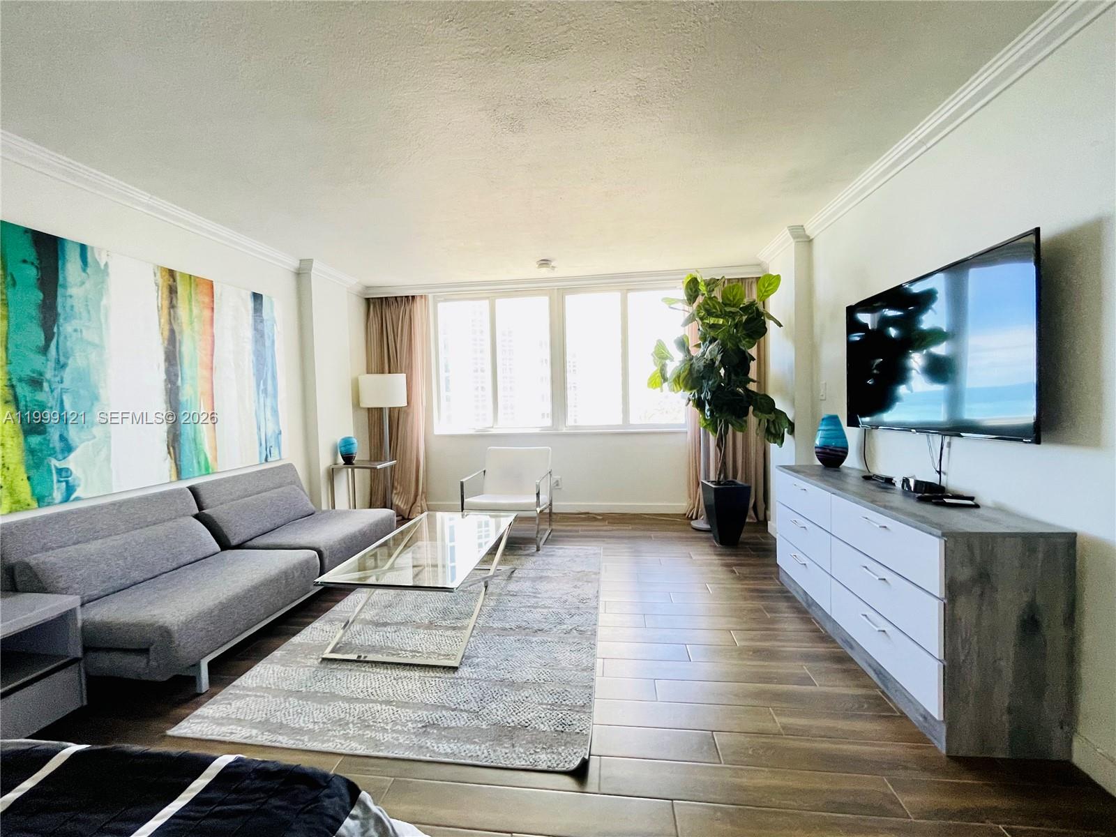 19201 Collins Ave 504 Property Photo 8
