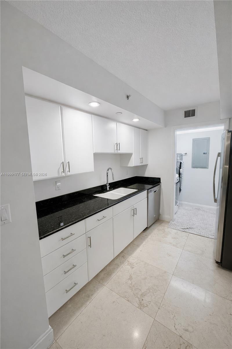6917 Collins Ave 1611 Property Photo 11
