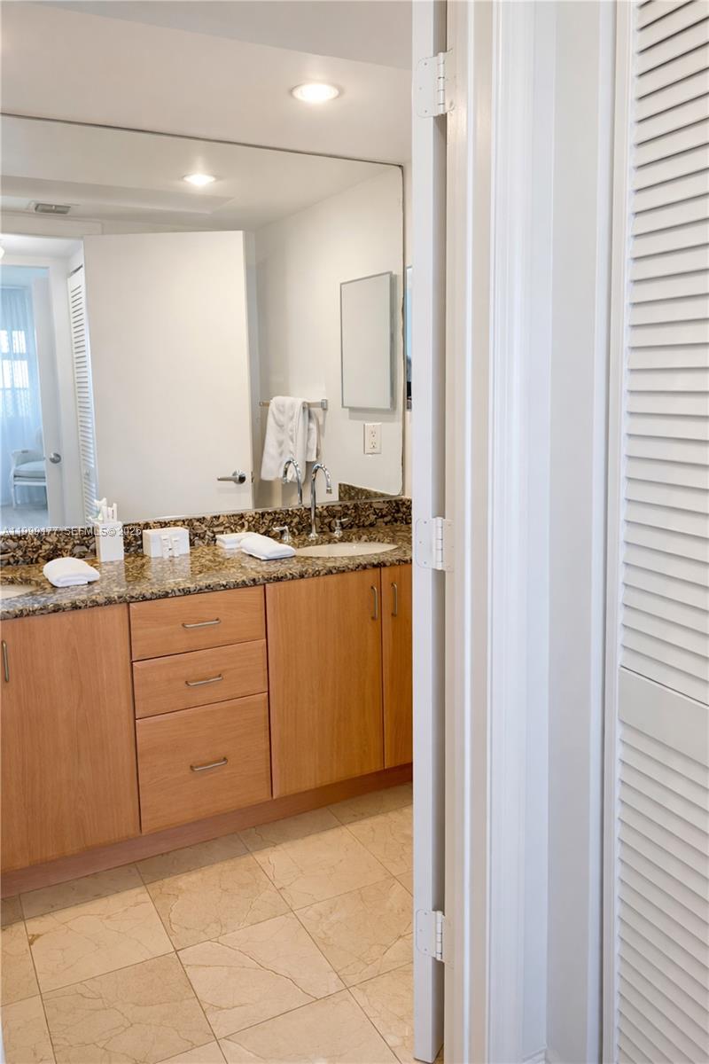 6917 Collins Ave 1611 Property Photo 15