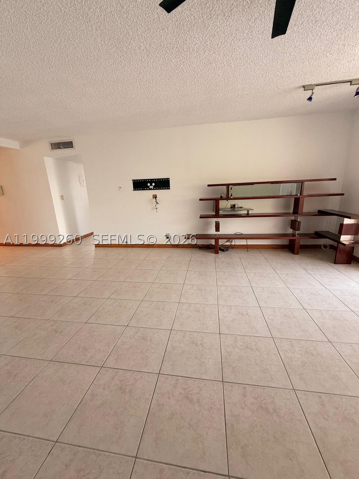 A11999260 Property Photo 10