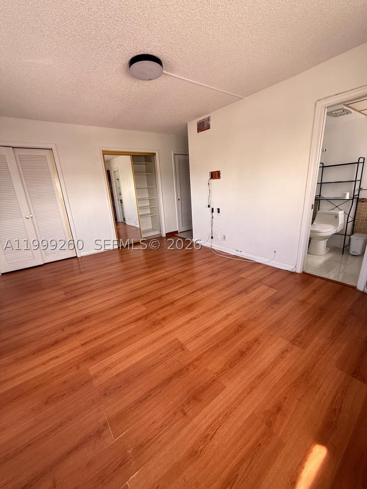 A11999260 Property Photo 24