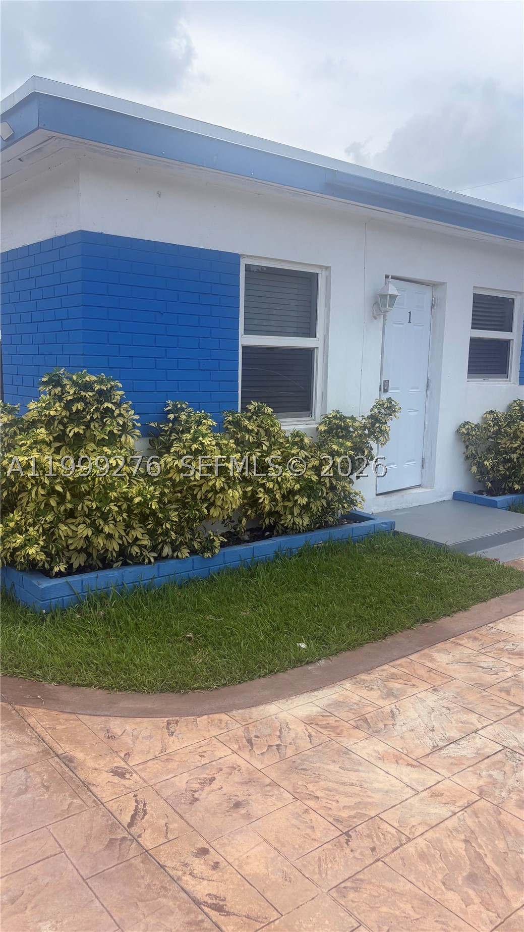 A11999276 Property Photo 3