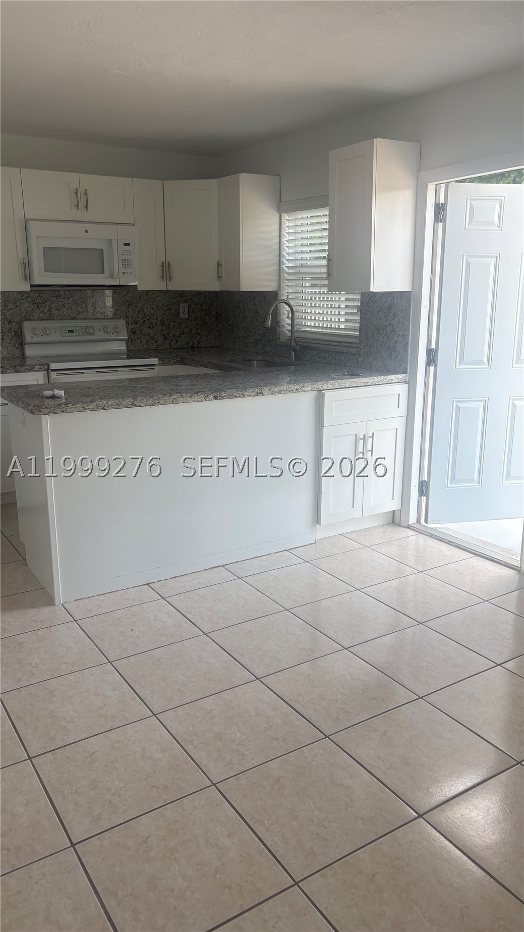 A11999276 Property Photo 16