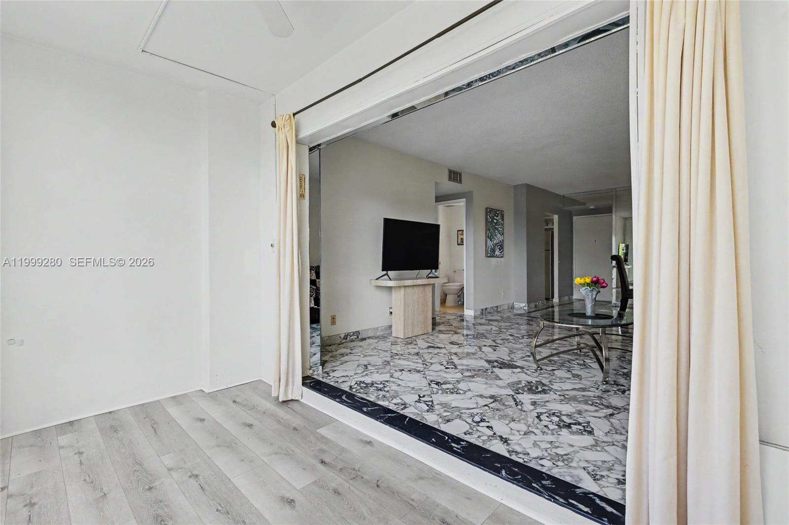 4330 Hillcrest Dr 405 Property Photo 12