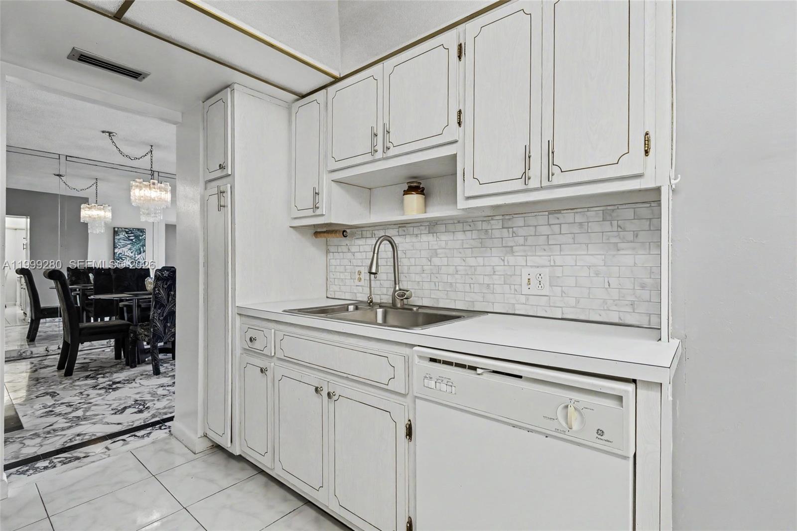 4330 Hillcrest Dr 405 Property Photo 13